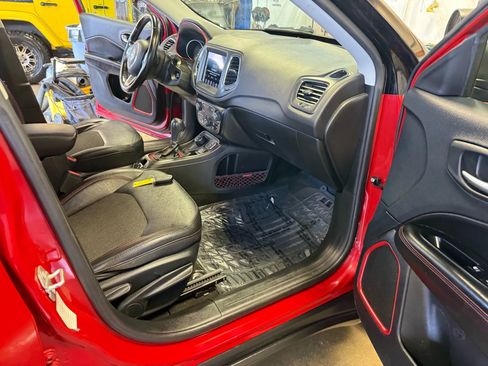 Used 2020 Jeep Compass Trailhawk image 21