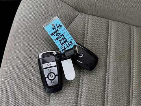 Used 2019 Ford Fusion SE FWD image 26
