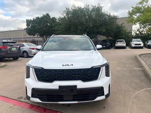Used 2025 Kia Sorento EX w/ Panoramic Sunroof Package FWD image 2