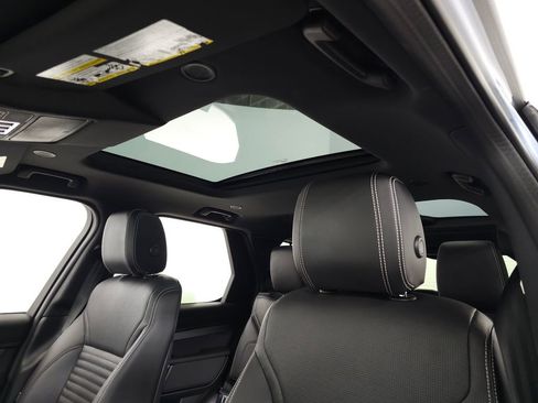 Used 2023 Land Rover Discovery S R-Dynamic image 21