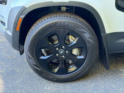 New 2025 Land Rover Defender 110 S image 4