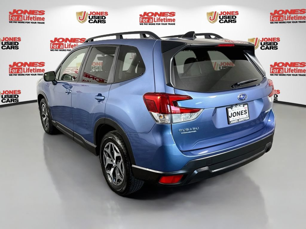 Used 2024 Subaru Forester Premium AWD/4WD image 2