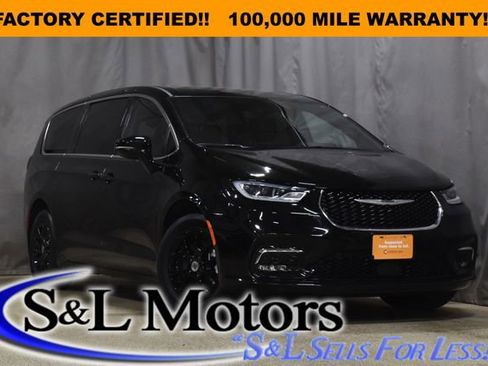 Certified 2025 Chrysler Pacifica Select image 1