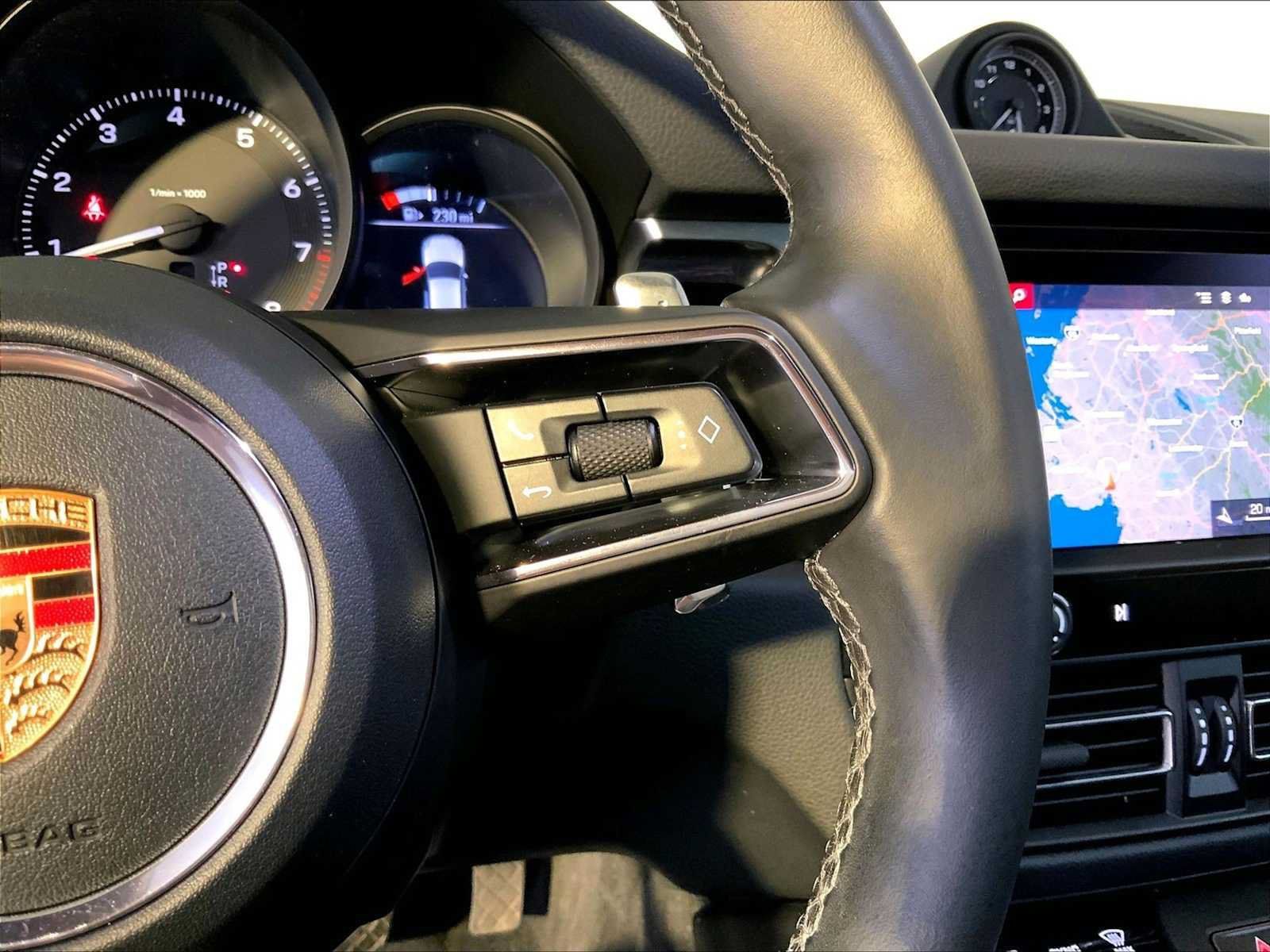Certified 2024 Porsche Macan AWD/4WD image 28