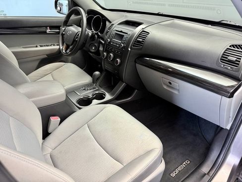 Used 2011 Kia Sorento LX w/ Convenience Pkg AWD/4WD image 11