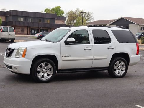 Used 2007 GMC Yukon SLT w/ SLT Preferred Equipment Group AWD/4WD image 10