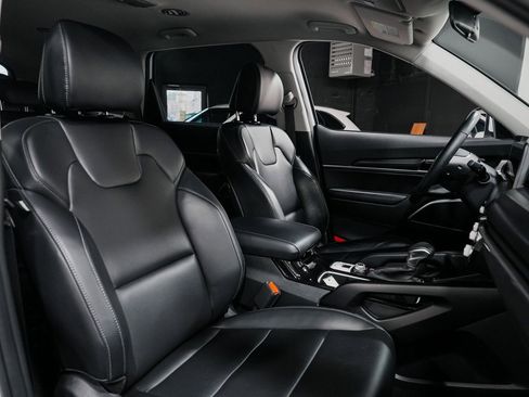 Used 2024 Kia Telluride LX image 38