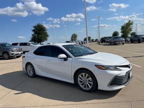 Used 2023 Toyota Camry LE FWD image 7