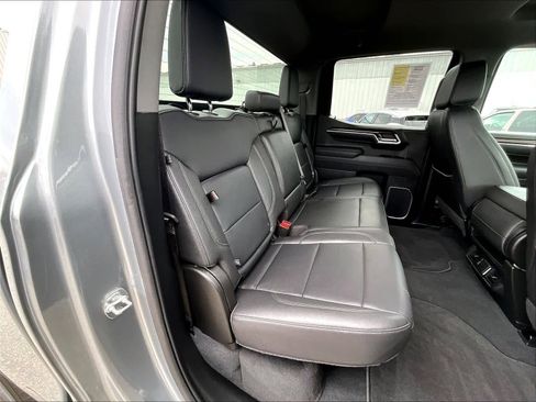 Used 2025 GMC Sierra 1500 SLT image 16