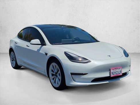 Used 2023 Tesla Model 3 Standard Range RWD image 3