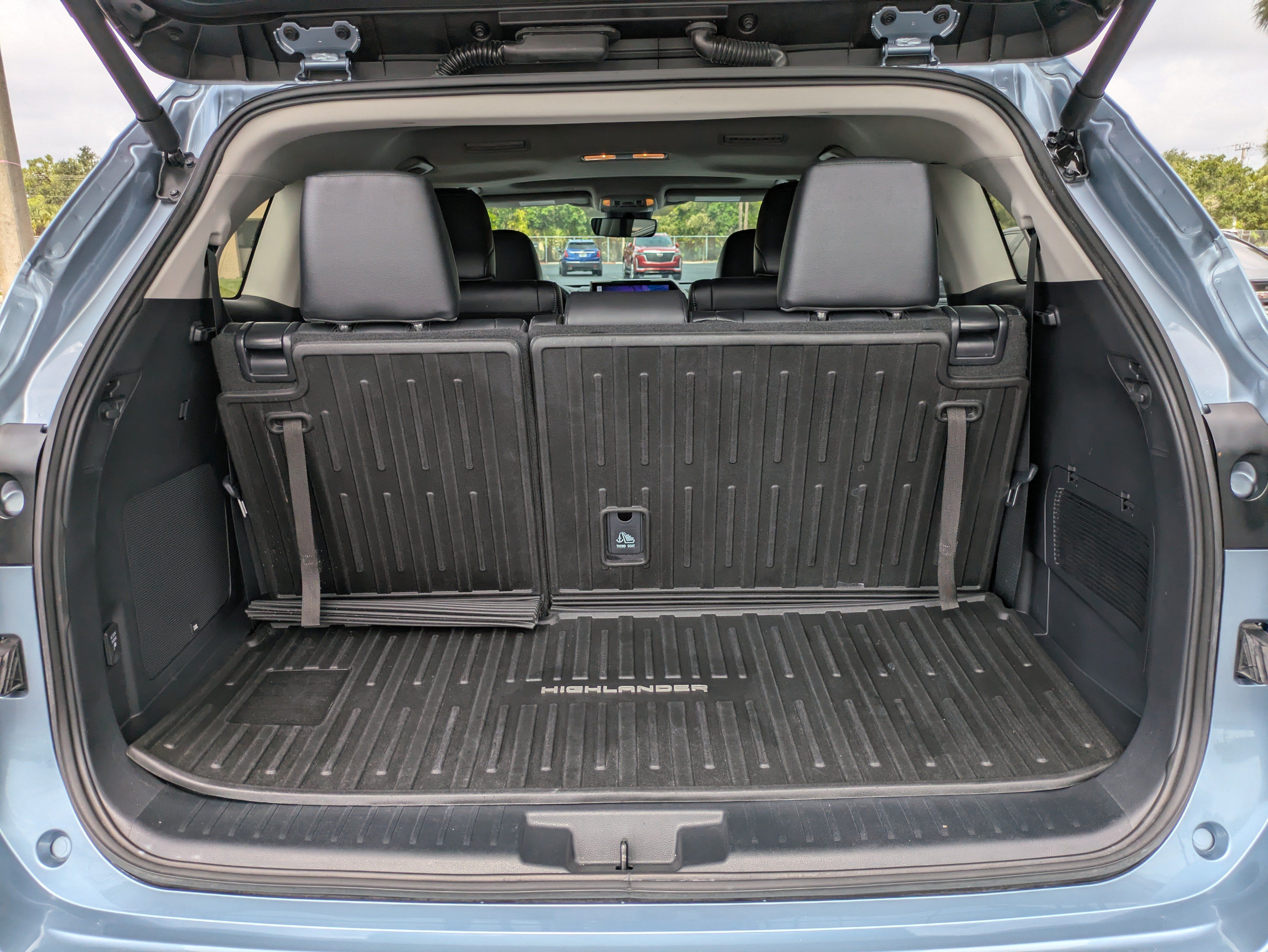 Used 2024 Toyota Highlander Limited AWD/4WD image 11