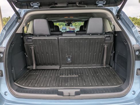Used 2024 Toyota Highlander Limited AWD/4WD image 11