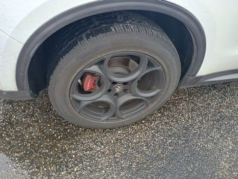 Used 2022 Alfa Romeo Stelvio Ti image 10