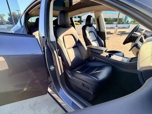Used 2023 Tesla Model Y AWD image 21