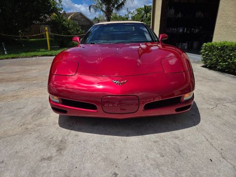 Used 2004 Chevrolet Corvette Convertible w/ Preferred Equipment Group RWD image 3