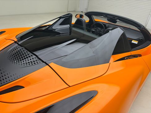 Used 2025 McLaren 750S Spider RWD image 13