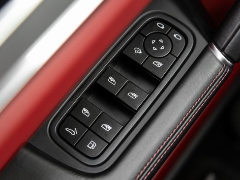 Used 2023 Porsche Cayenne image 19