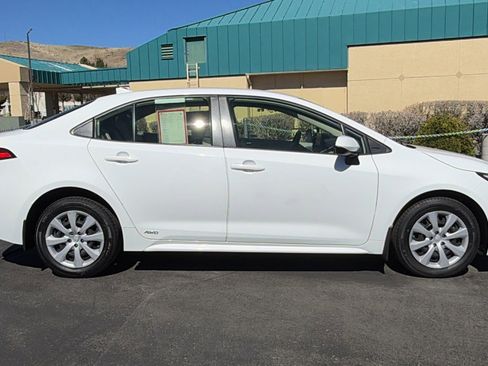 Certified 2023 Toyota Corolla LE image 2