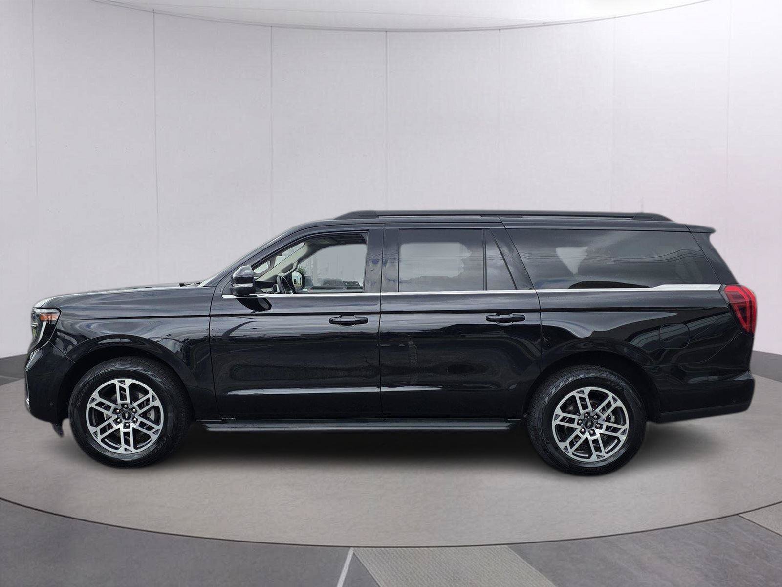 Used 2025 Ford Expedition Max Active AWD/4WD image 8