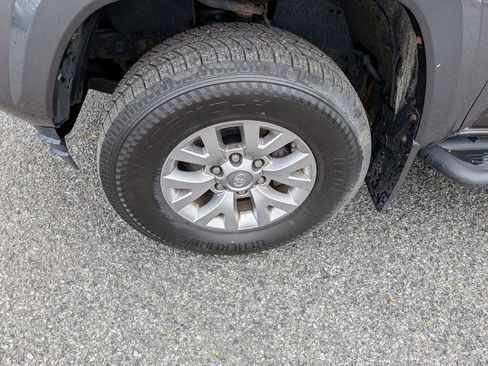 Used 2017 Toyota Tacoma 4x4 Access Cab image 24