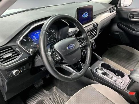 Used 2022 Ford Escape SE w/ Cold Weather Package image 16