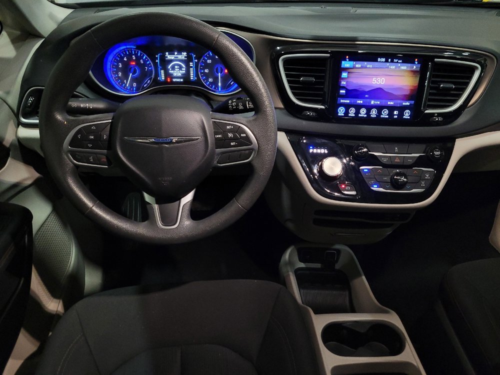 Used 2017 Chrysler Pacifica Touring FWD image 22