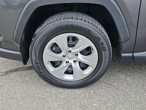 Used 2021 Toyota RAV4 LE image 7