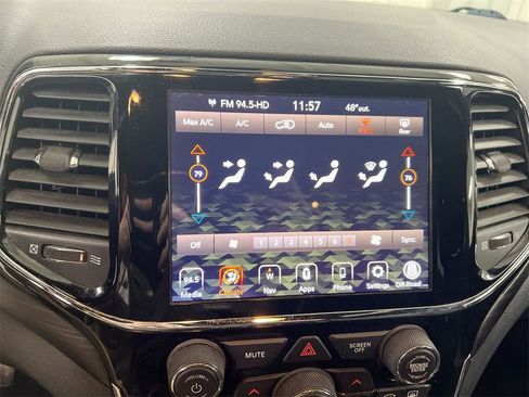 Used 2020 Jeep Grand Cherokee Laredo w/ 18" Wheel & 8.4" Radio Group image 16