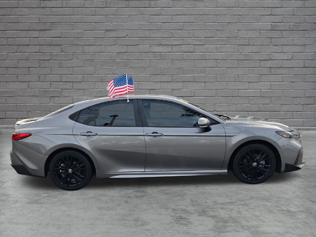 Used 2025 Toyota Camry SE FWD image 11