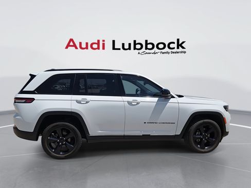 Used 2023 Jeep Grand Cherokee Altitude AWD/4WD image 9