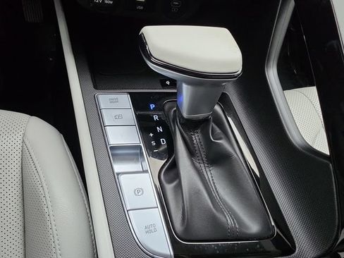 Used 2025 Hyundai Elantra Limited FWD image 22