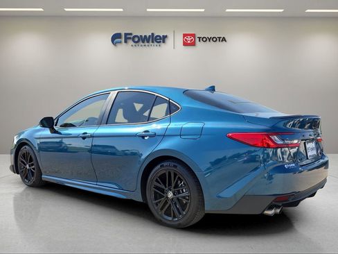 Certified 2025 Toyota Camry SE w/ Convenience Package FWD image 5
