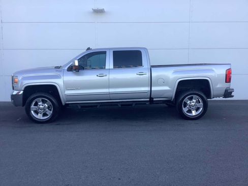 Used 2016 GMC Sierra 2500 SLT w/ Duramax Plus Package AWD/4WD image 2