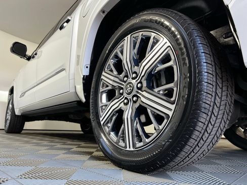Used 2024 Toyota Tundra Capstone AWD/4WD image 30