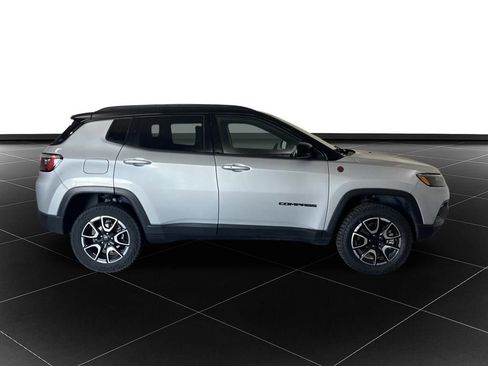 Used 2024 Jeep Compass Trailhawk image 6