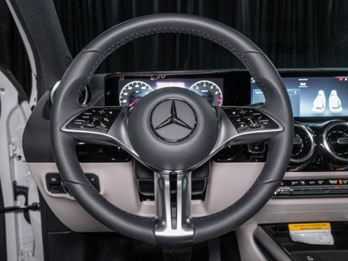 New 2025 Mercedes-Benz GLA 250 4MATIC image 19