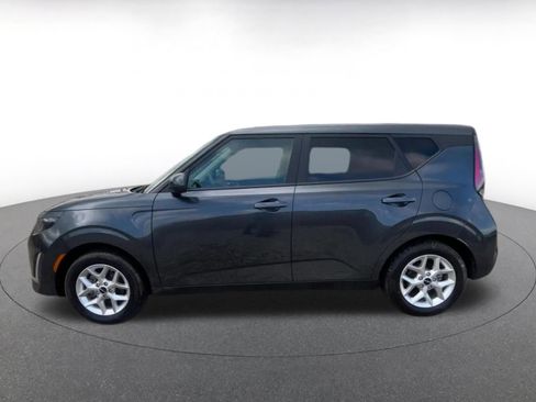 Used 2025 Kia Soul LX w/ LX Technology Package FWD image 9