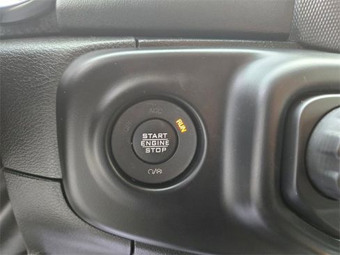 Used 2023 Jeep Wrangler Unlimited Sahara image 33