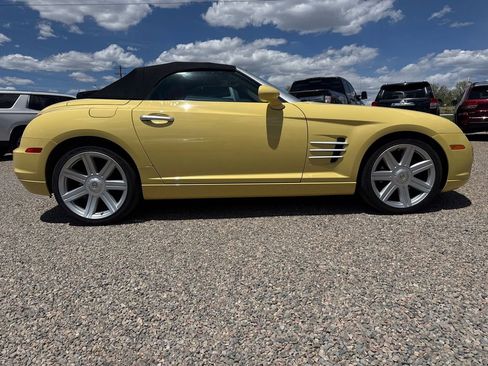 Used 2006 Chrysler Crossfire Limited RWD image 2