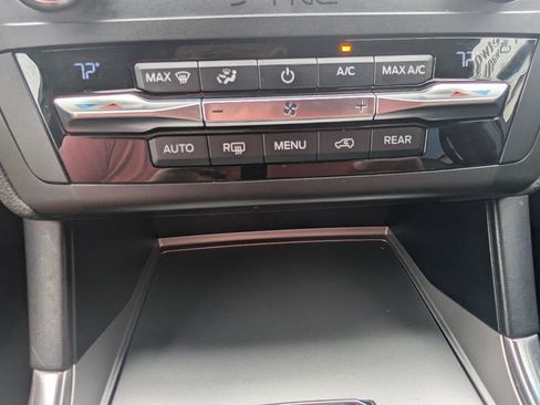 Used 2020 Ford Explorer XLT w/ Equipment Group 202A AWD/4WD image 33