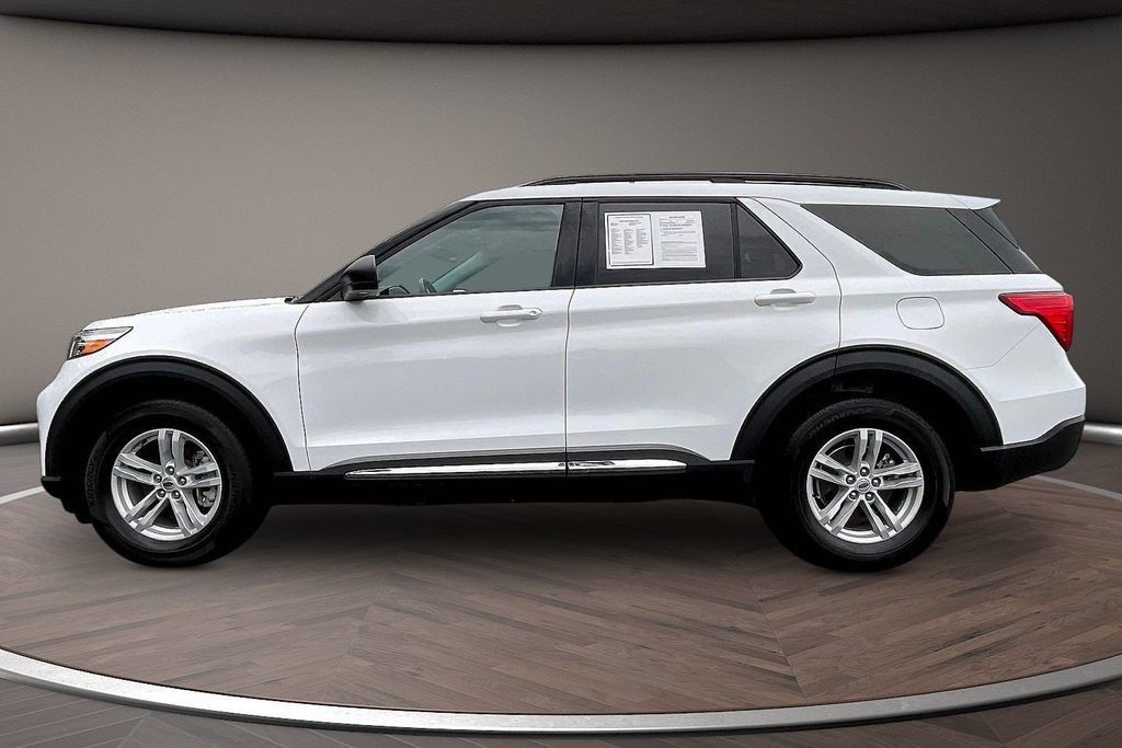 Used 2024 Ford Explorer XLT w/ Equipment Group 202A AWD/4WD image 7