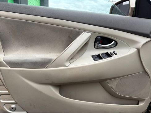 Used 2009 Toyota Camry LE image 18