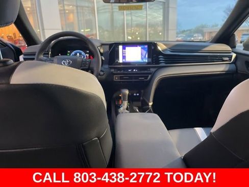 Used 2025 Toyota Camry SE image 15