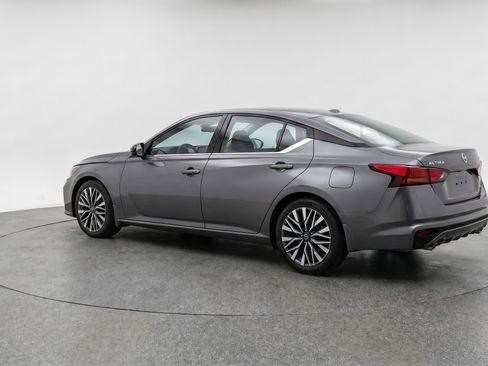 Used 2025 Nissan Altima 2.5 SV FWD image 6