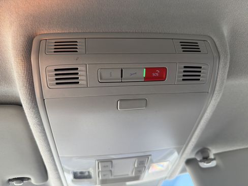 Used 2024 Volkswagen Tiguan SE FWD image 5