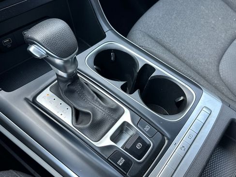 Used 2022 Kia Carnival LX image 22