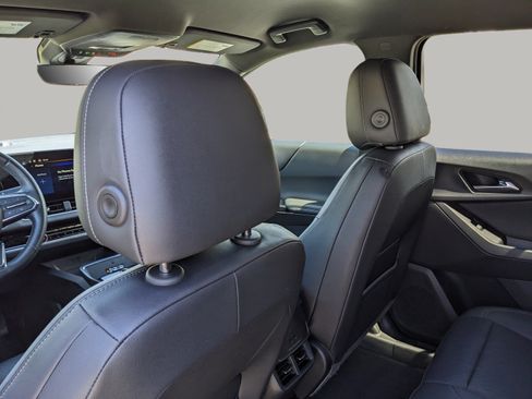 Used 2025 Chevrolet Equinox LT w/ Convenience Package II FWD image 16