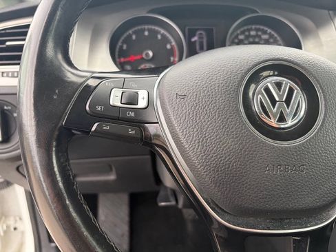 Used 2017 Volkswagen Golf SportWagen FWD image 25