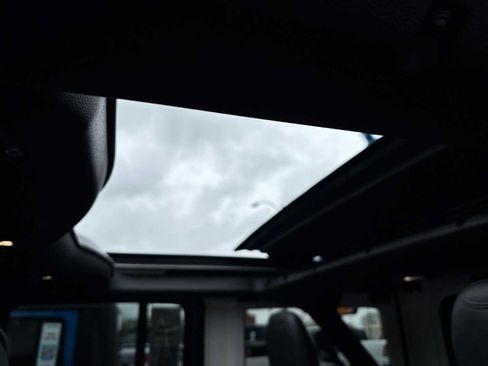 Used 2025 Jeep Wrangler Sahara image 11