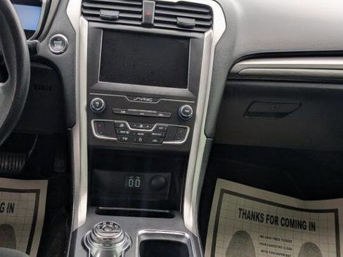 Used 2020 Ford Fusion SE image 33